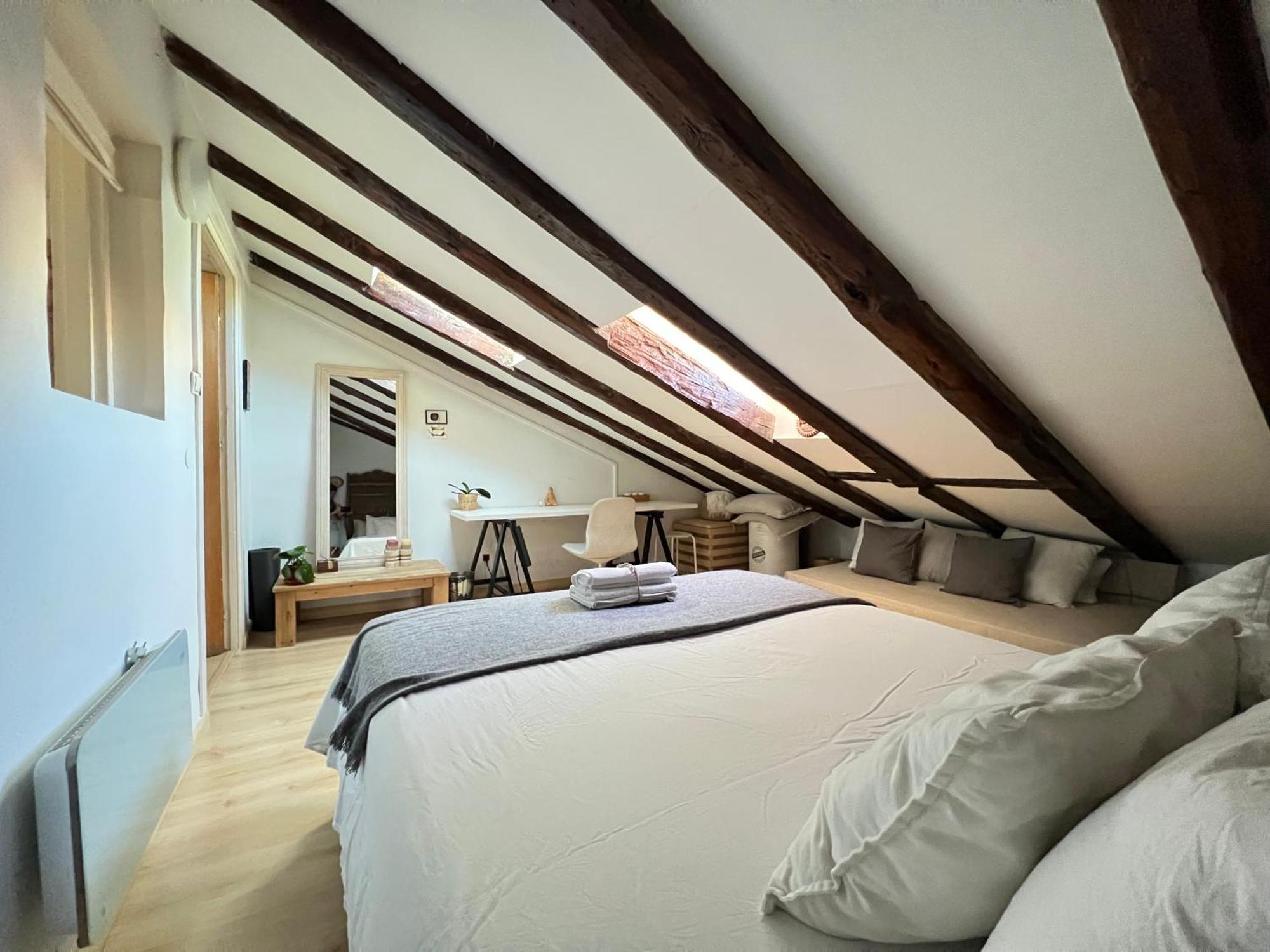 Apartment In Monumental Square Madrid Center Rum bild